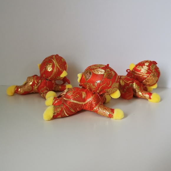 3 small plush monkeys in spring festival costumes - Picture 2 of 2